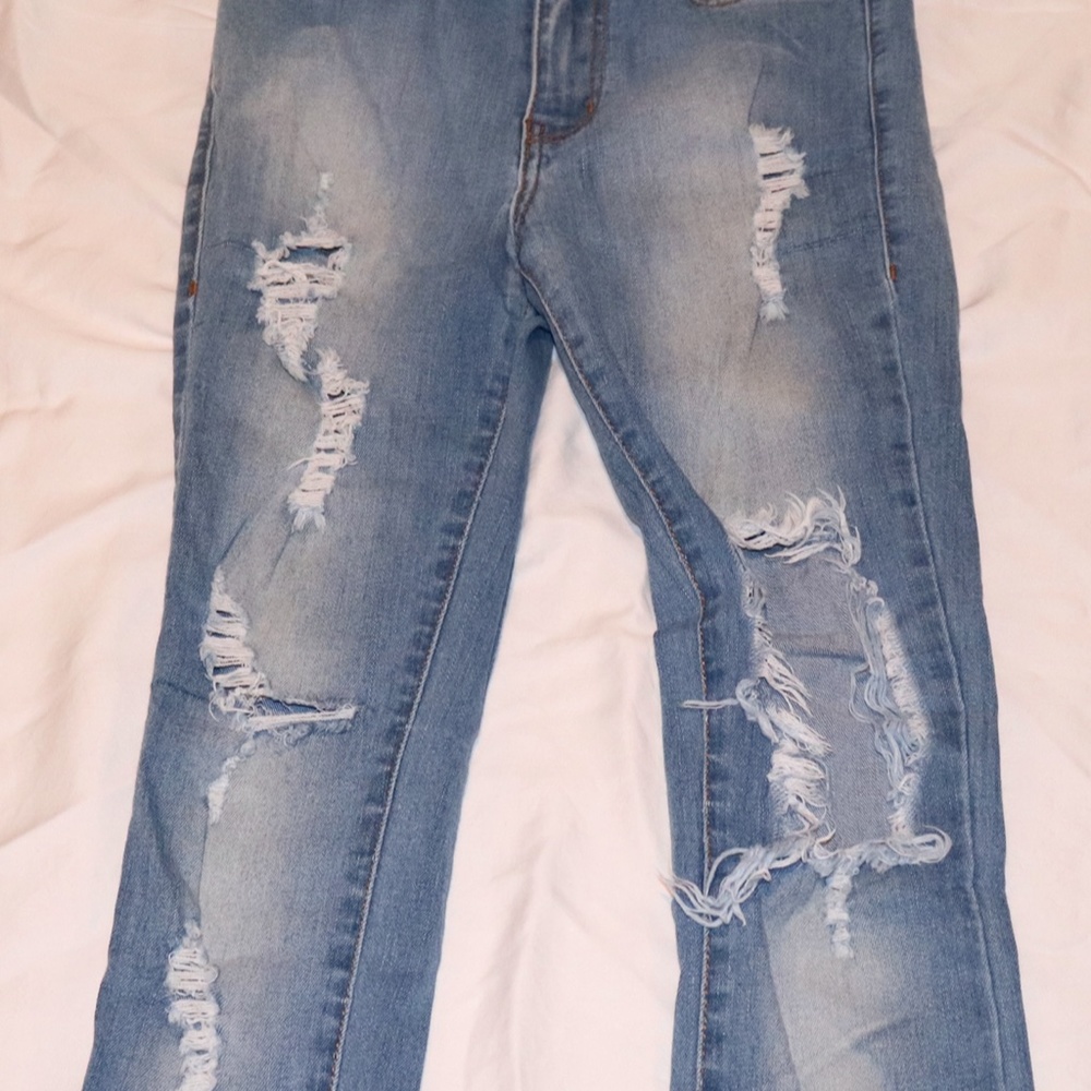 Light Wash Ripped Jeans - Picture 6 of 6